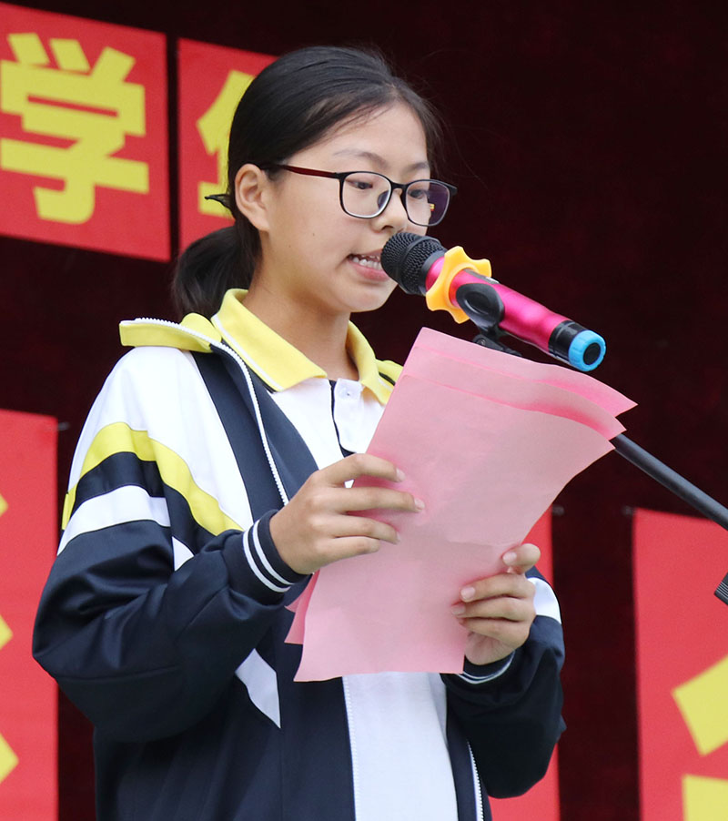 宋东冉同学发言.JPG