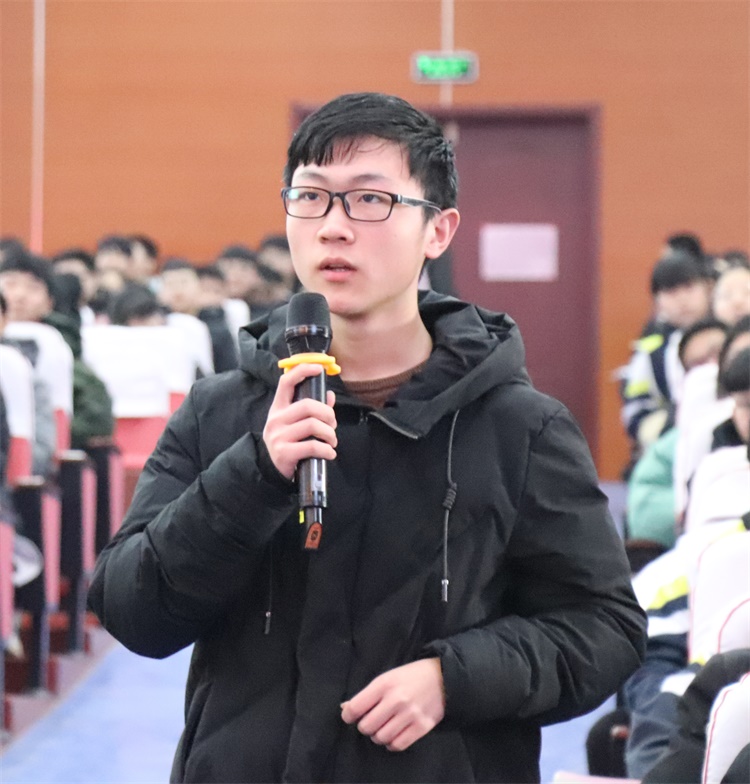 4学生提问.jpg