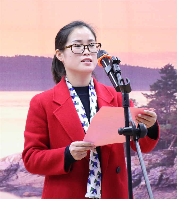 2赵九月代表女教师发言.JPG