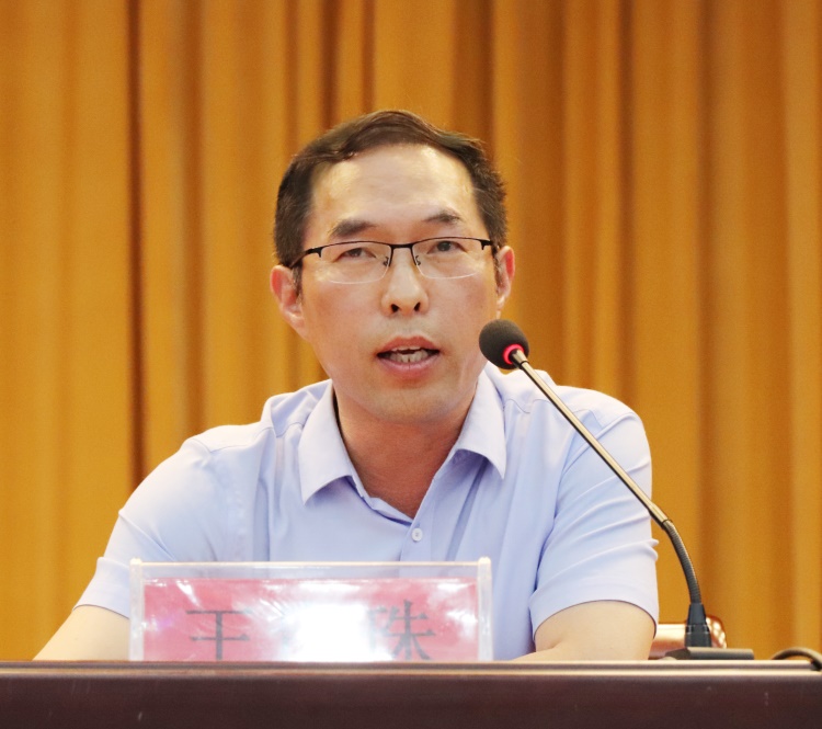 校纪委书记王贵珠.jpg