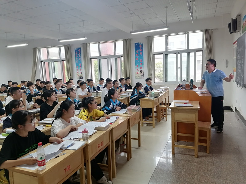 高三课堂.jpg