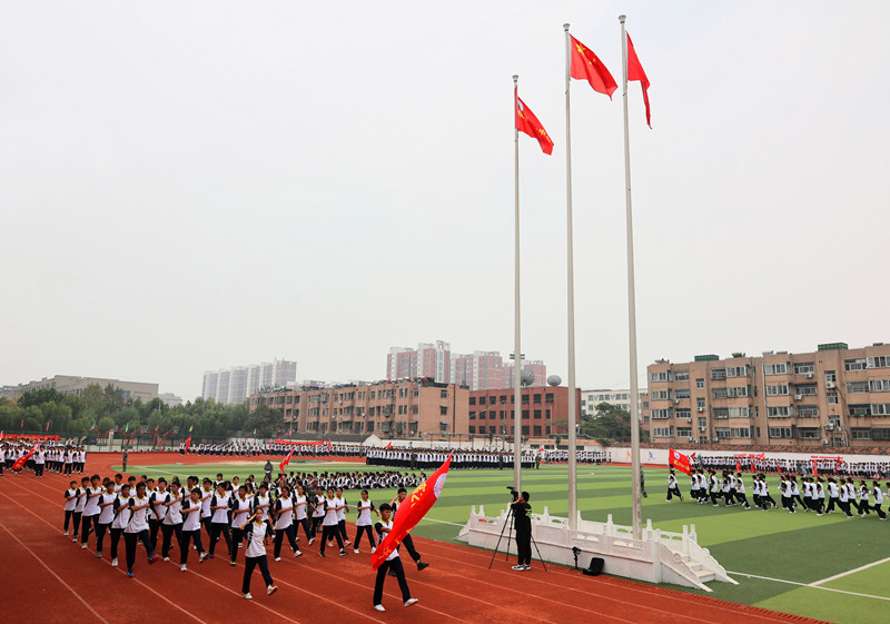 军训旗杆.jpg